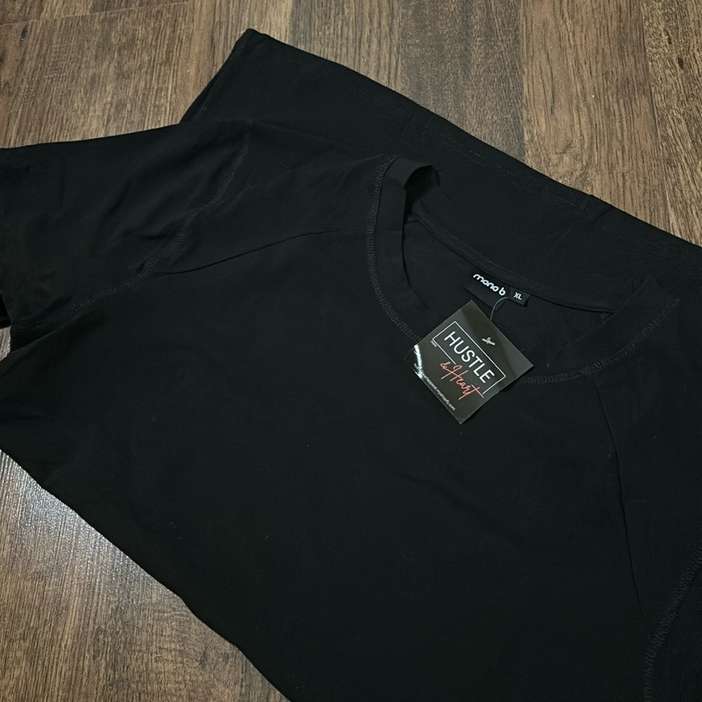 NWT MONO B Men’s Classic Crew Active Tee in‎ black